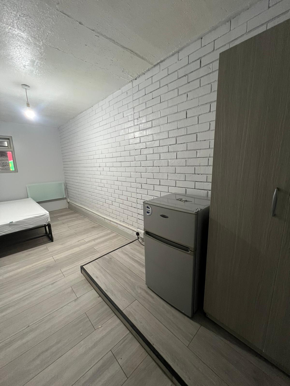 81 Rothbury Walk, London, London, N17 0PQ